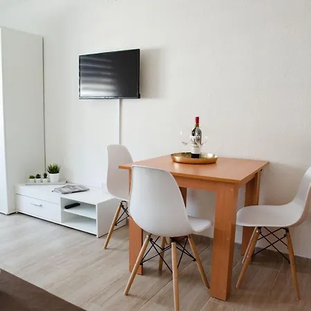 Centar Lux New زرنيانين