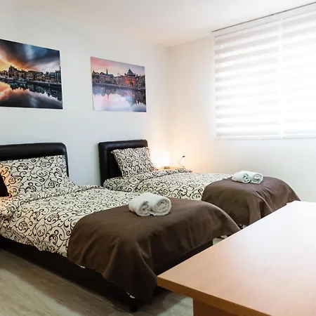 Centar Lux New شقة