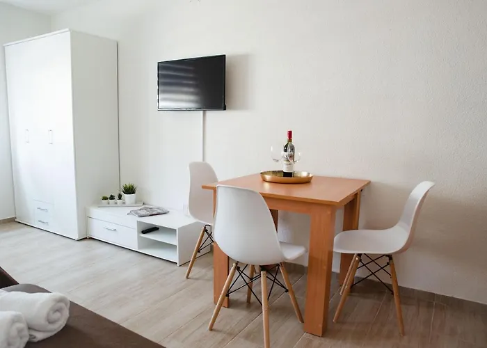 Centar Lux New Ζρένιανιν