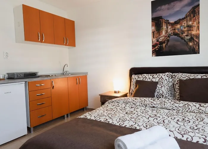 Centar Lux New * Ζρένιανιν