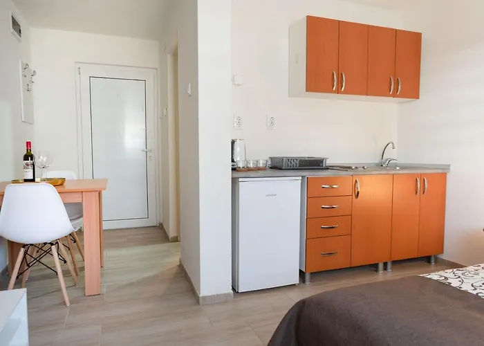 Centar Lux New Ζρένιανιν